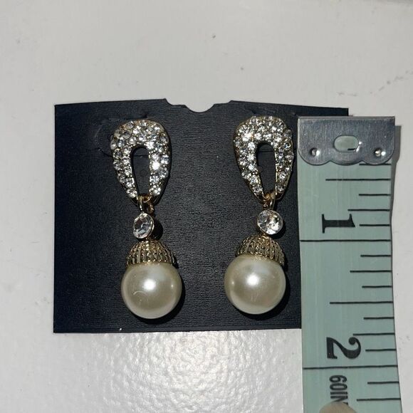 JCPenny Fashion Earrings Tear Drop Pearl Diamond Gold Medal NWT - Picture 4 of 4